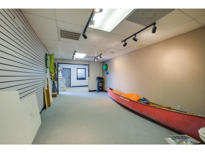 More Photos Of 16110 Lake Travis Dr, Austin Industrial For Lease