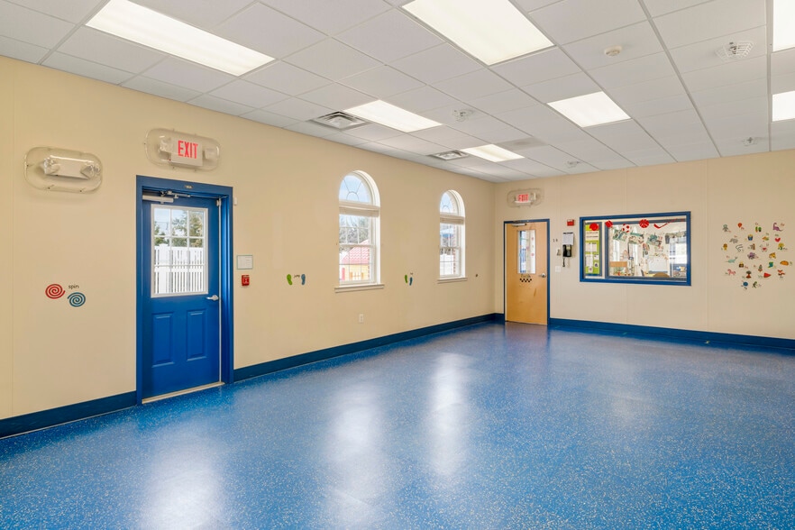 More Photos Of 42885 Orchard Oriole Dr, Ashburn Daycare Center For Lease