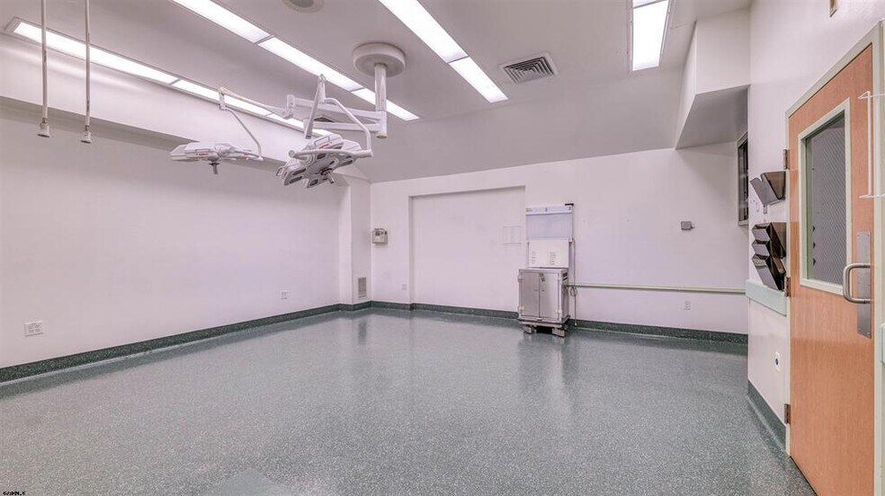 More Photos Of 301-305 Central Ave, Egg Harbor Township Medical For Lease