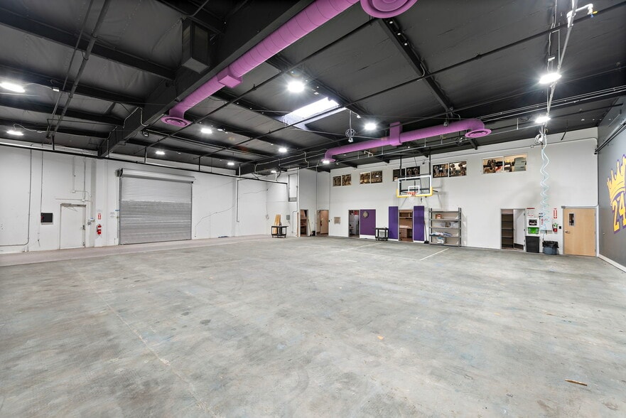 More Photos Of 615-623 S State College Blvd, Fullerton Distribution For Sale