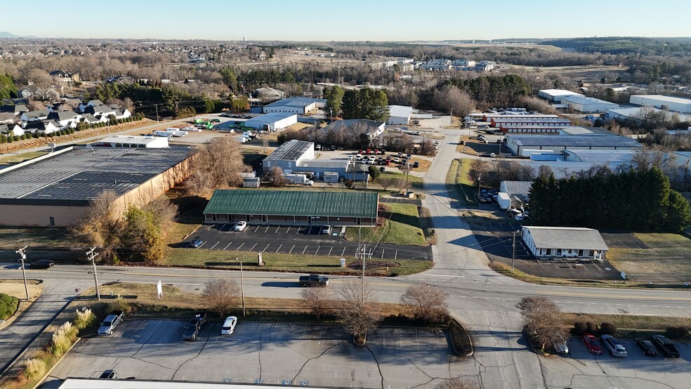 More Photos Of 107 Sunbelt Ct, Greer Light Distribution For Lease