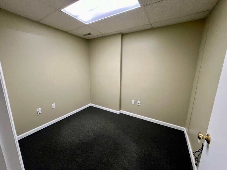 More Photos Of 41 Main St, Florence Loft Creative Space For Lease