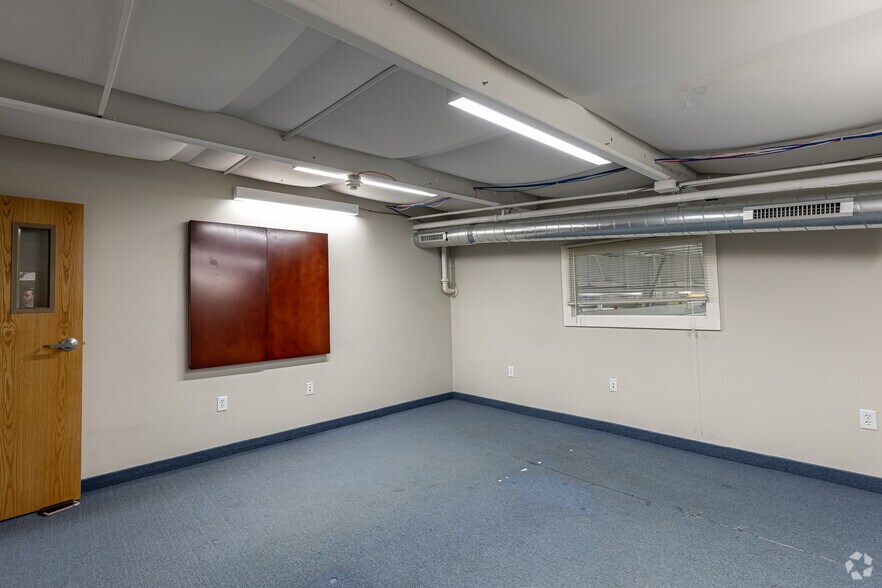 More Photos Of 55 Jackson St, Holyoke Manufacturing For Lease