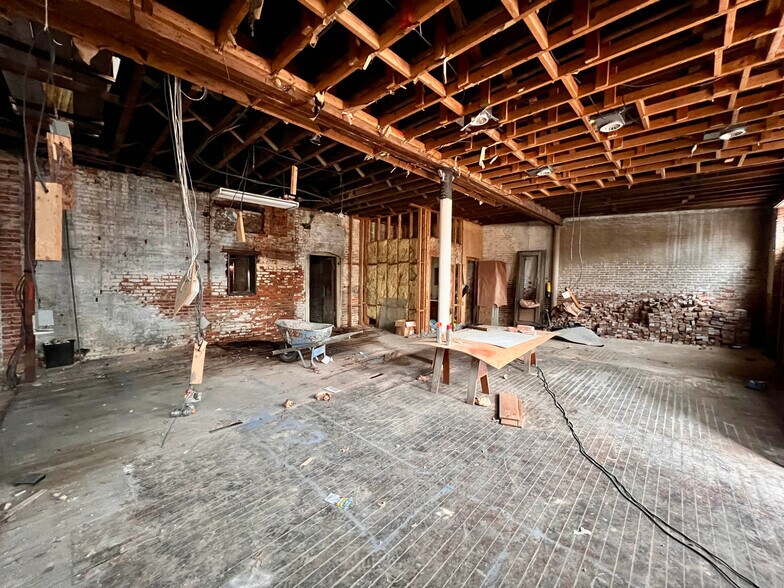 More Photos Of 337-339 S Fremont Ave, Baltimore Warehouse For Sale