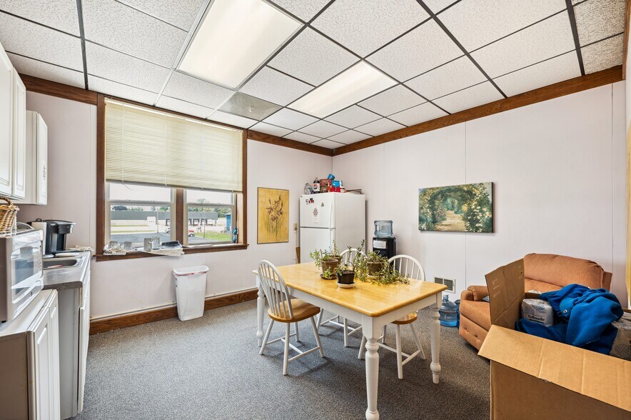 More Photos Of 207 Hawthorne Ave, Saint Joseph Warehouse For Sale