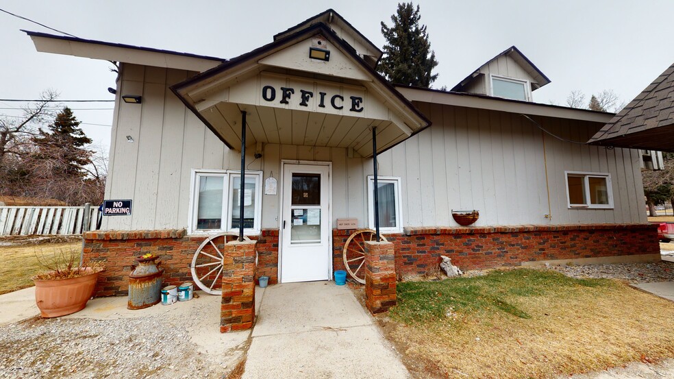 More Photos Of 216 NE Main St, Lewistown Hotel For Sale