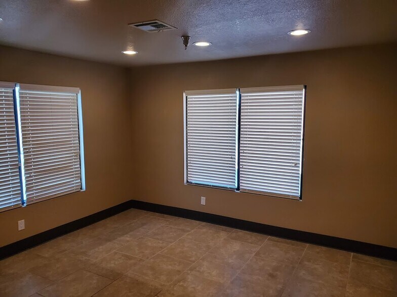 More Photos Of 6905 W Charleston Blvd, Las Vegas Medical For Lease