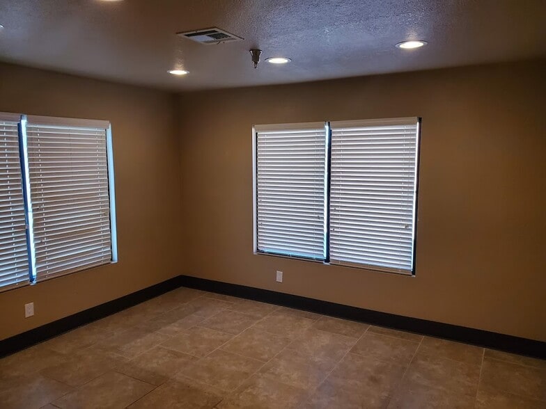 More Photos Of 6905 W Charleston Blvd, Las Vegas Medical For Lease