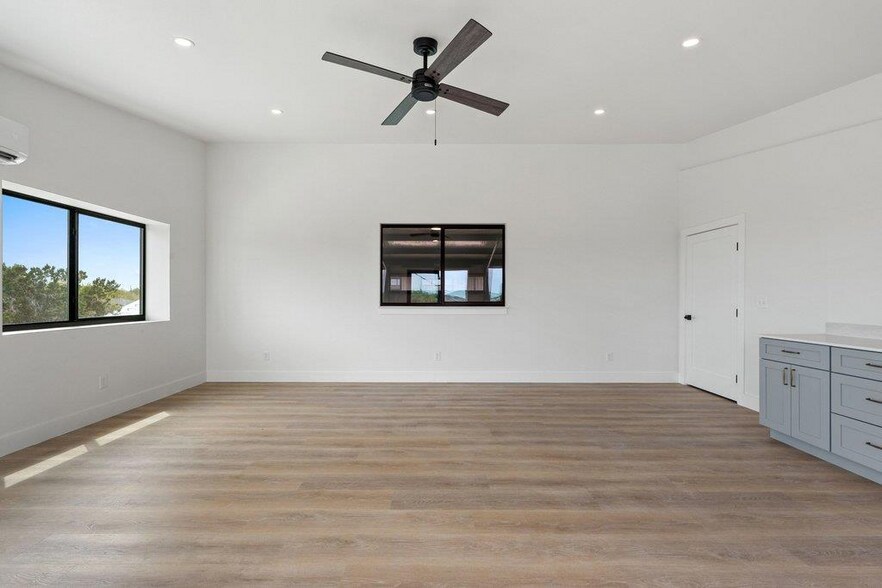 More Photos Of 451 Farrell Rd, Dripping Springs Light Distribution For Sale