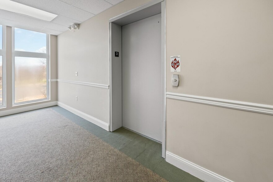 More Photos Of 1374 Whitehorse Hamilton Square Rd, Hamilton Office For Sale