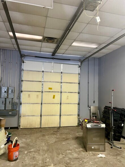 More Photos Of 2429-2458 Walnut Ridge St, Dallas Light Manufacturing For Lease