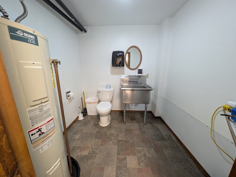 More Photos Of 306 Nordic dr, Petersburg Freestanding For Sale