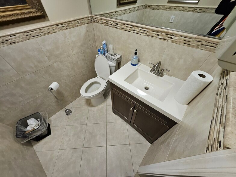 More Photos Of 1325A Paterson Plank rd, Secaucus Storefront For Lease