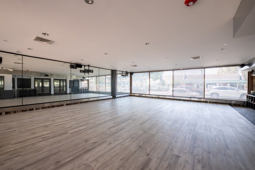 More Photos Of 8925 W Olympic Blvd, Beverly Hills Storefront Retail Office For Sale