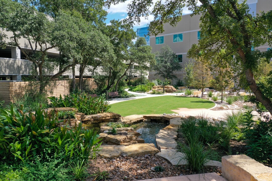 More Photos Of 19122 N US Highway 281, San Antonio Office For Lease