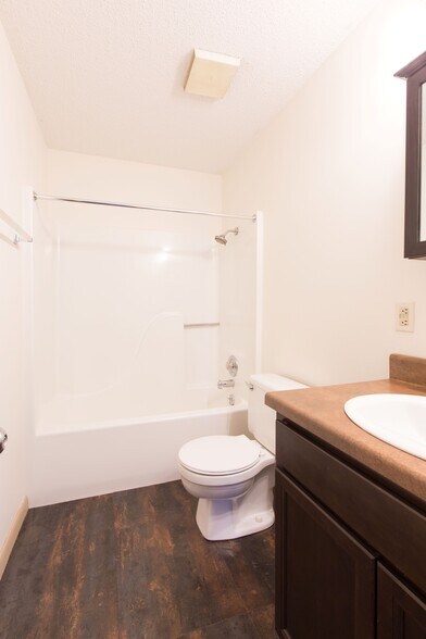 More Photos Of 1402 S 13th St, Omaha Apartments For Sale