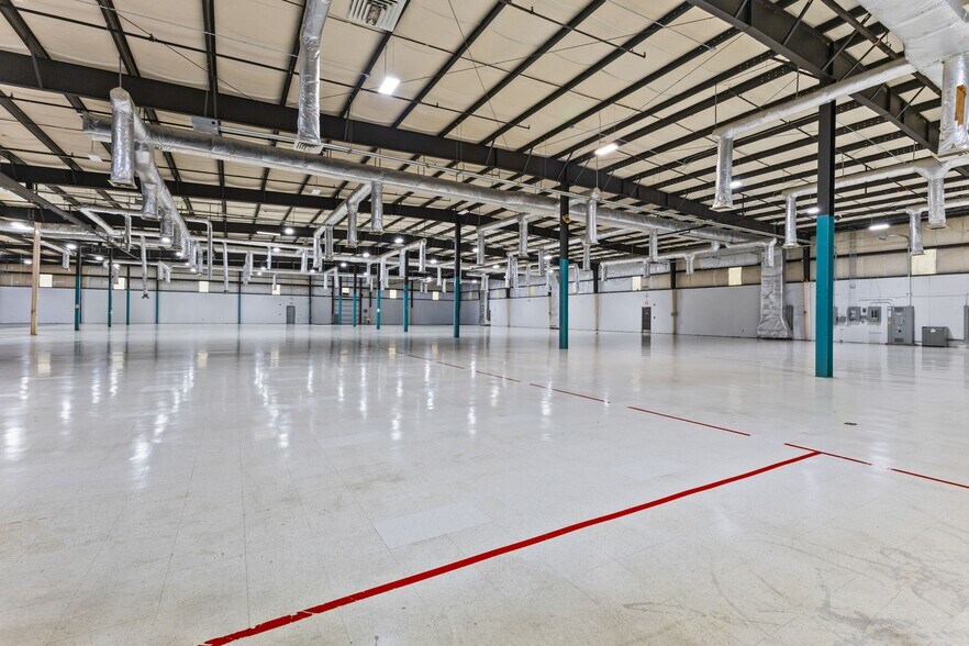 More Photos Of 14748 W Colonial Dr, Winter Garden Warehouse For Lease