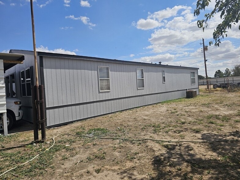 More Photos Of 11010 W Joan Dr, Odessa Warehouse For Lease