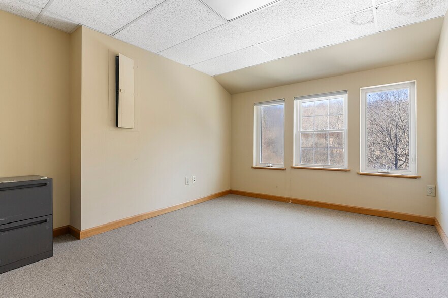 More Photos Of 128 Litchfield Rd, New Milford Medical For Sale