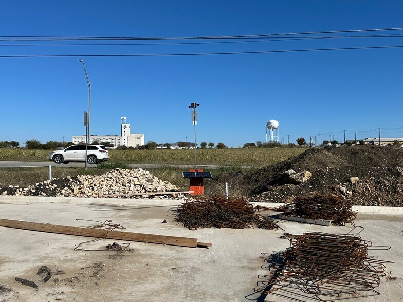 More Photos Of 1050 Bunton Creek Rd, Kyle Storefront Retail Office For Lease