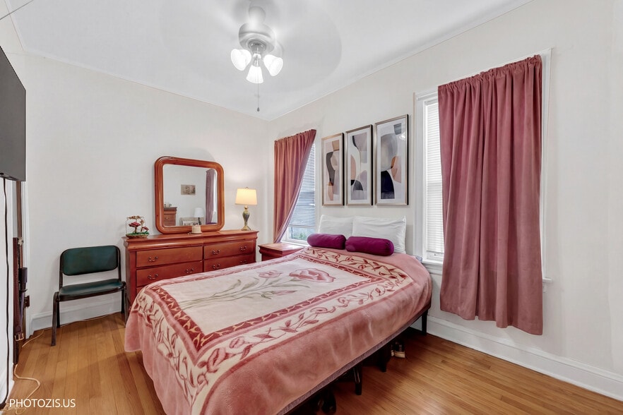 More Photos Of 6533 W North Ave, Oak Park Storefront Retail Office For Sale