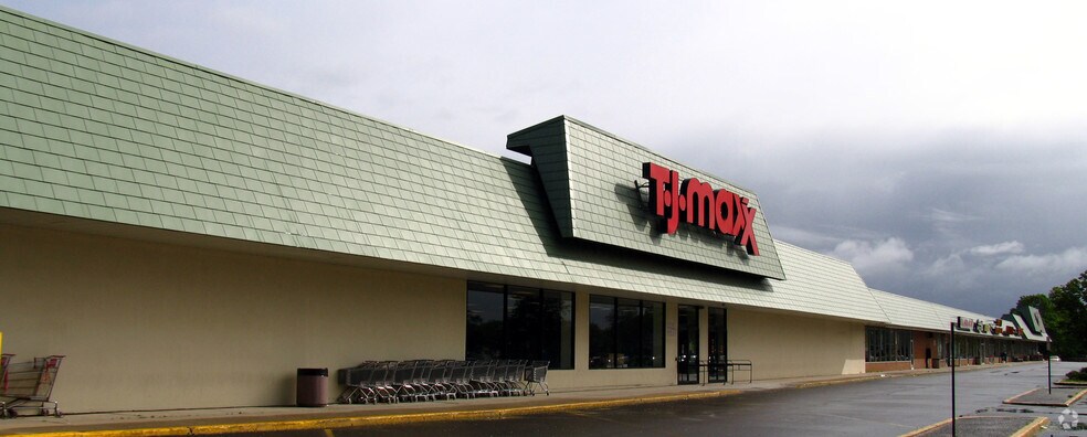 More Photos Of 1088-1791 Old Country Rd, Riverhead Storefront For Lease