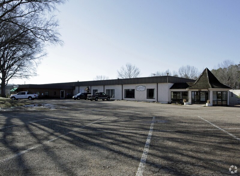 More Photos Of 449 Highway 72, Collierville Unknown For Lease