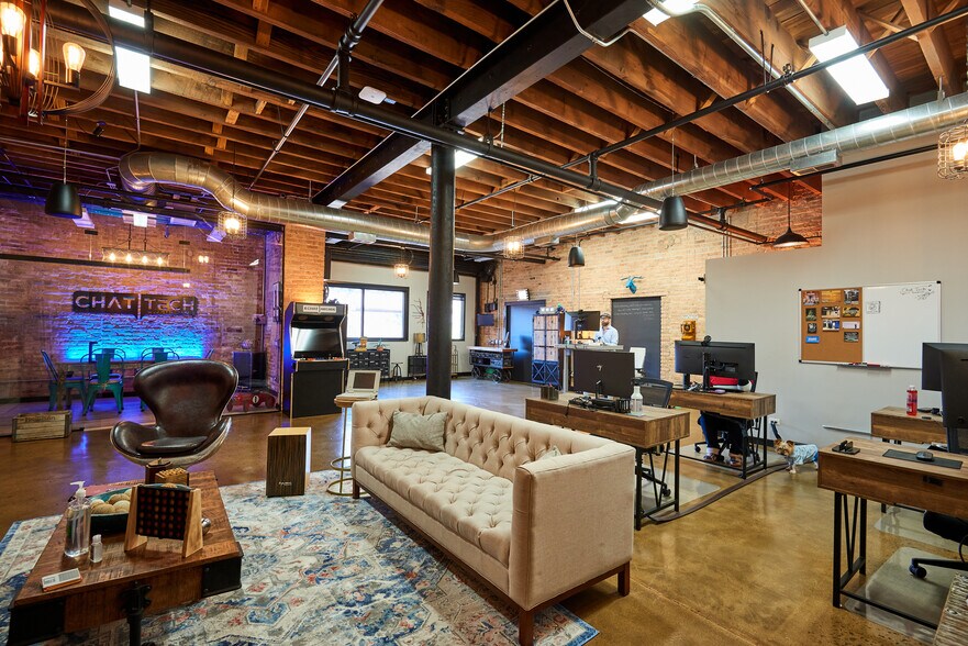 Primary Photo Of 4256 N Ravenswood Ave, Chicago Loft Creative Space For Lease