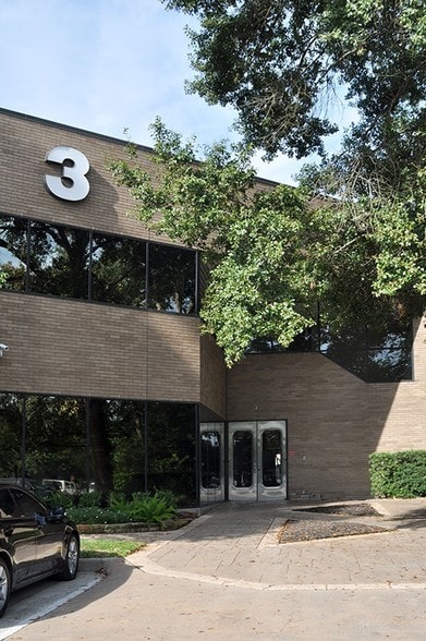 More Photos Of 3 Grogans Park Dr, The Woodlands Medical For Lease