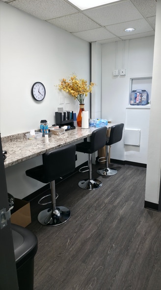 More Photos Of 1815 W Saint Marys Rd, Tucson Medical For Lease