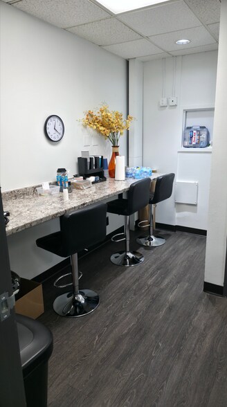 More Photos Of 1815 W Saint Marys Rd, Tucson Medical For Sale