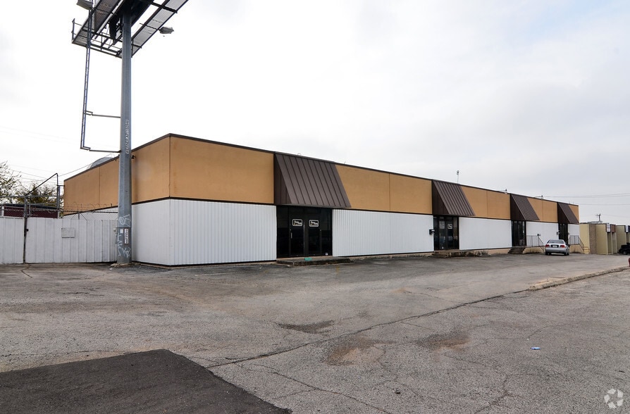 Primary Photo Of 5426-5440 Schertz Rd, San Antonio Flex For Lease