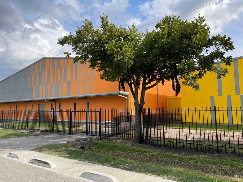 Primary Photo Of 2202 Lone Oak Rd, Houston Health Club For Sale