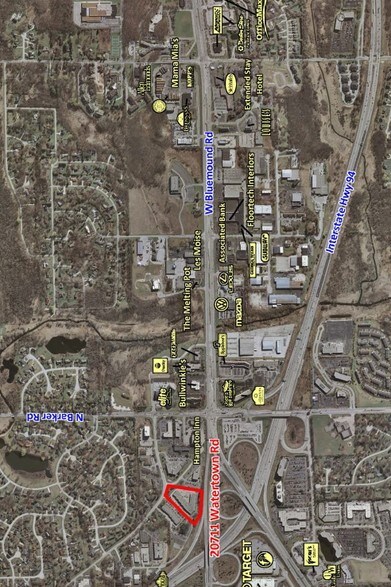 More Photos Of 20711 W Watertown Rd, Waukesha Showroom For Lease