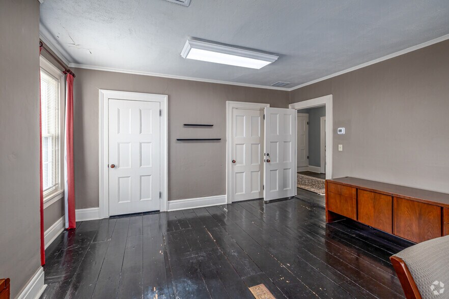 More Photos Of 109 Broad St, Middletown Office Residential For Sale