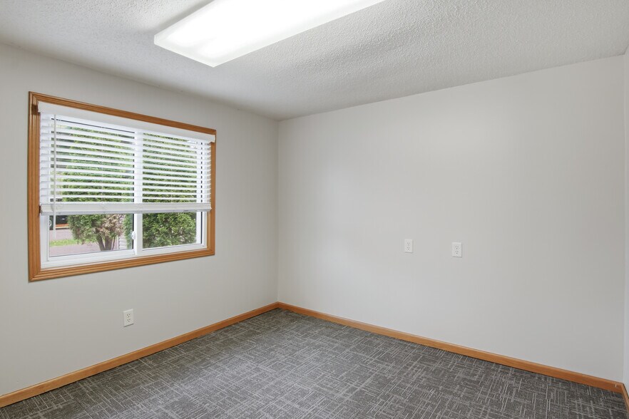 More Photos Of 2108 S Broadway St, Menomonie Office For Sale