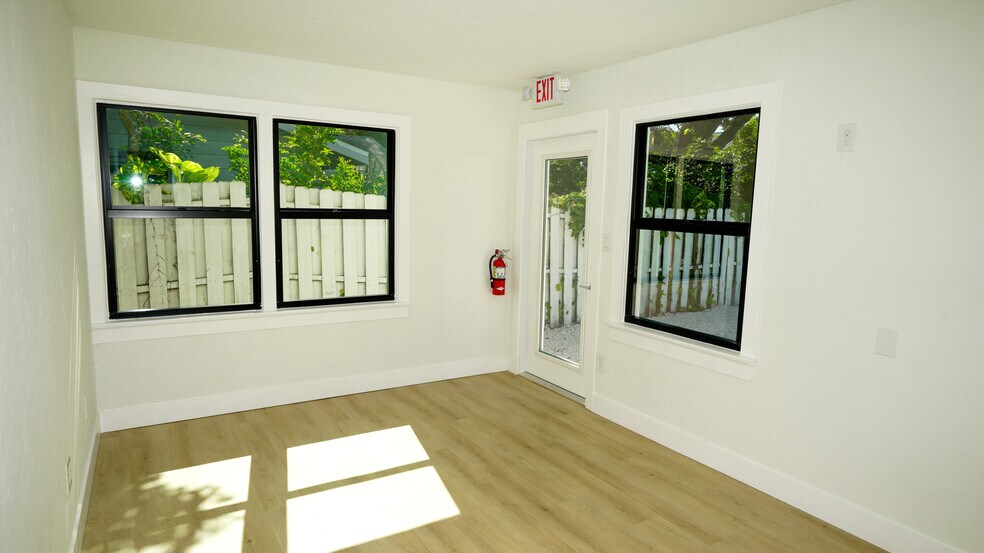 More Photos Of 2020 Rose St, Sarasota Medical For Lease