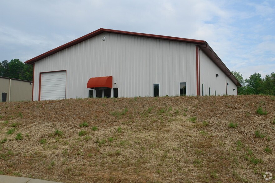 More Photos Of 3415 Denver Dr, Denver Warehouse For Lease