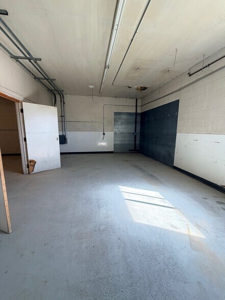 More Photos Of 25 Cash Dr, Mound House Warehouse For Sale