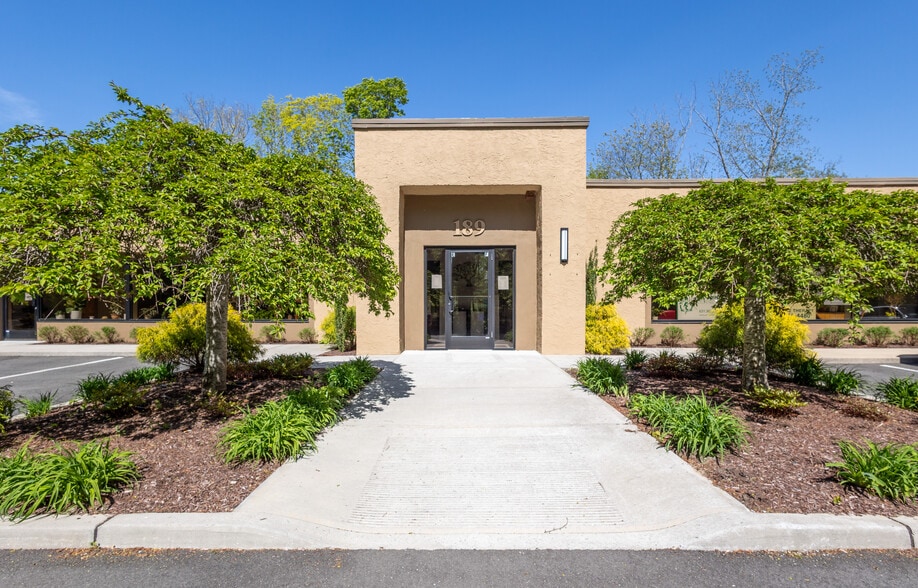 More Photos Of 189 Main Rd, Riverhead Medical For Lease