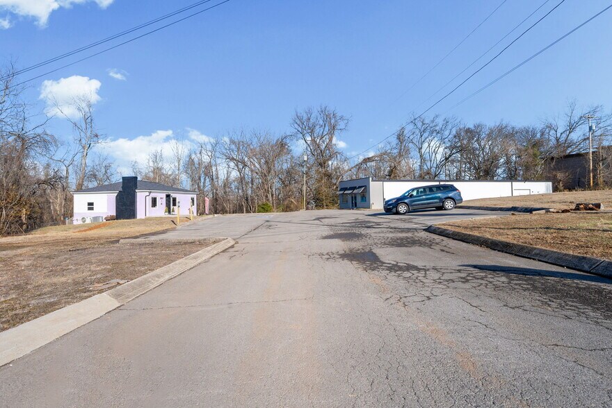 More Photos Of , Clarksville General Retail For Sale