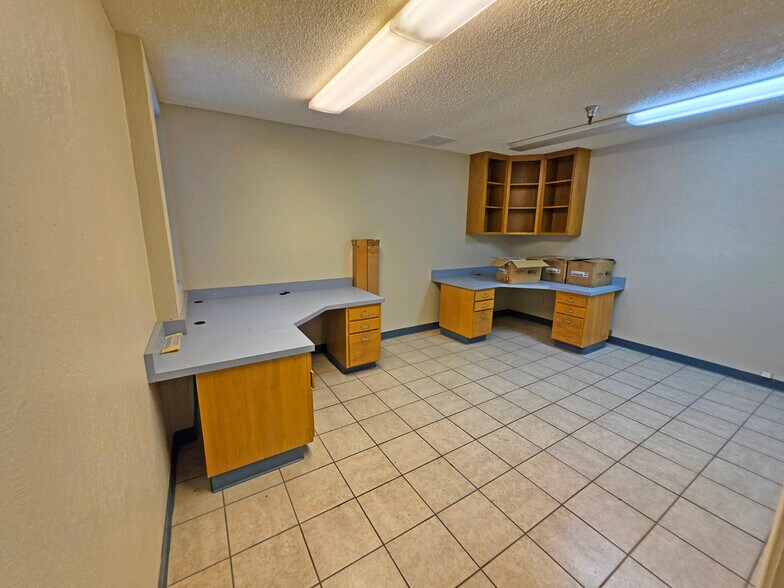 More Photos Of 4960 E Yale Ave, Fresno Warehouse For Sale