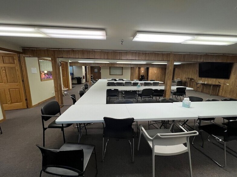 More Photos Of 2030 N Seminary, Woodstock Office For Lease