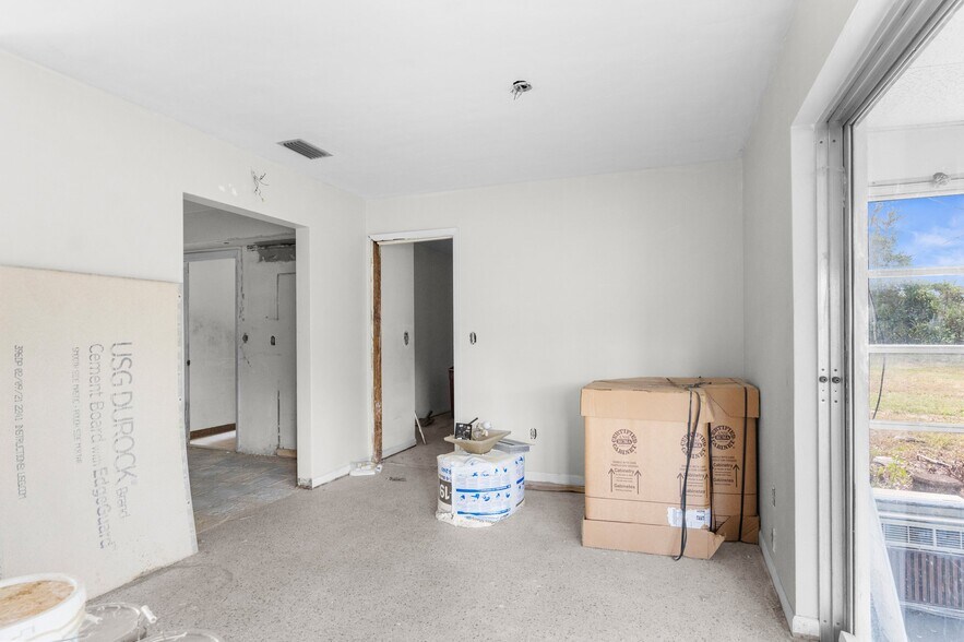 More Photos Of 11533 Spring Hill Dr, Spring Hill Office Residential For Sale