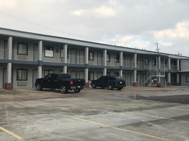 Primary Photo Of 531 Marshall St, Cameron Hotel For Sale