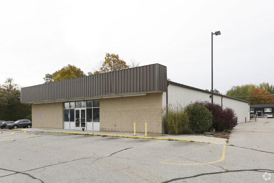 More Photos Of 924 E Michigan Ave, Paw Paw Freestanding For Lease