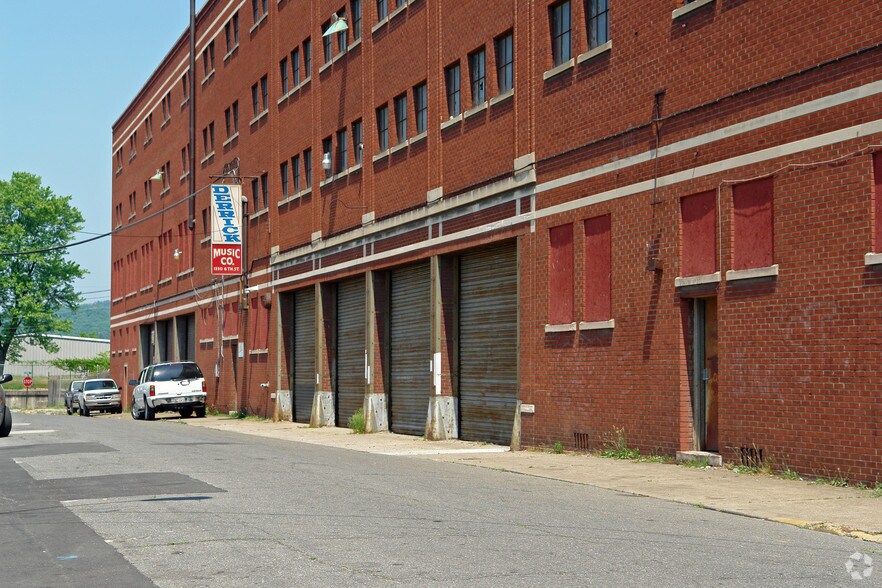 More Photos Of 1330 6th St, Charleston Warehouse For Sale