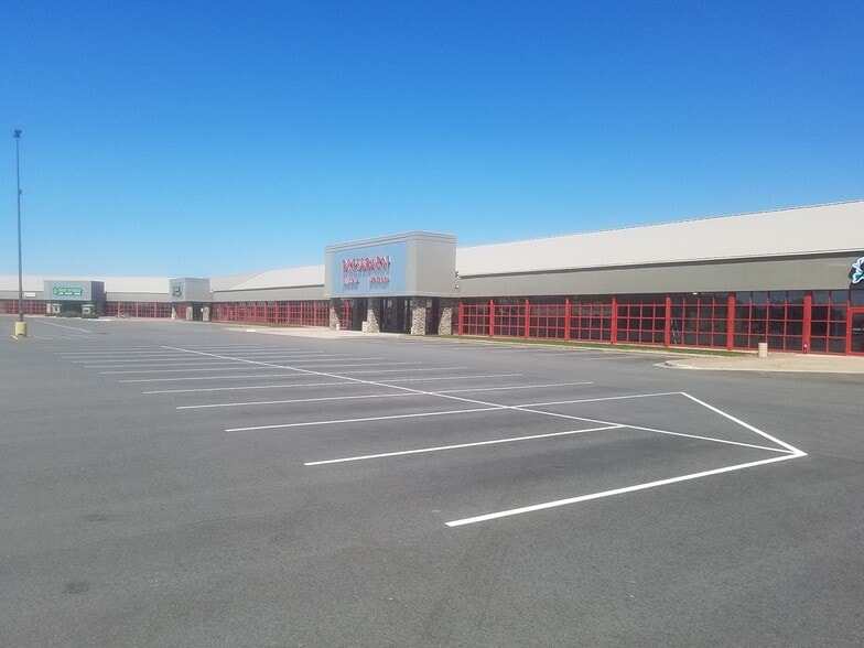 More Photos Of 10101 Market St, Rothschild General Retail For Lease