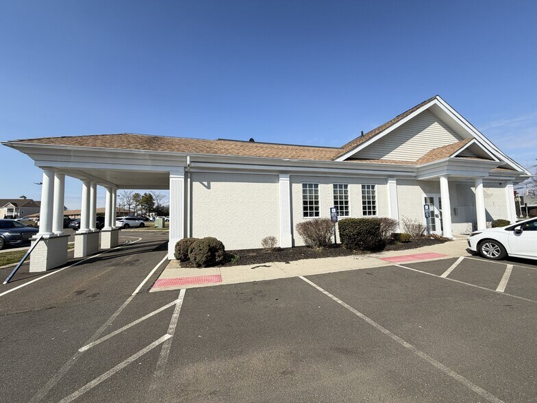 More Photos Of 445 W Main St, Branford General Retail For Lease