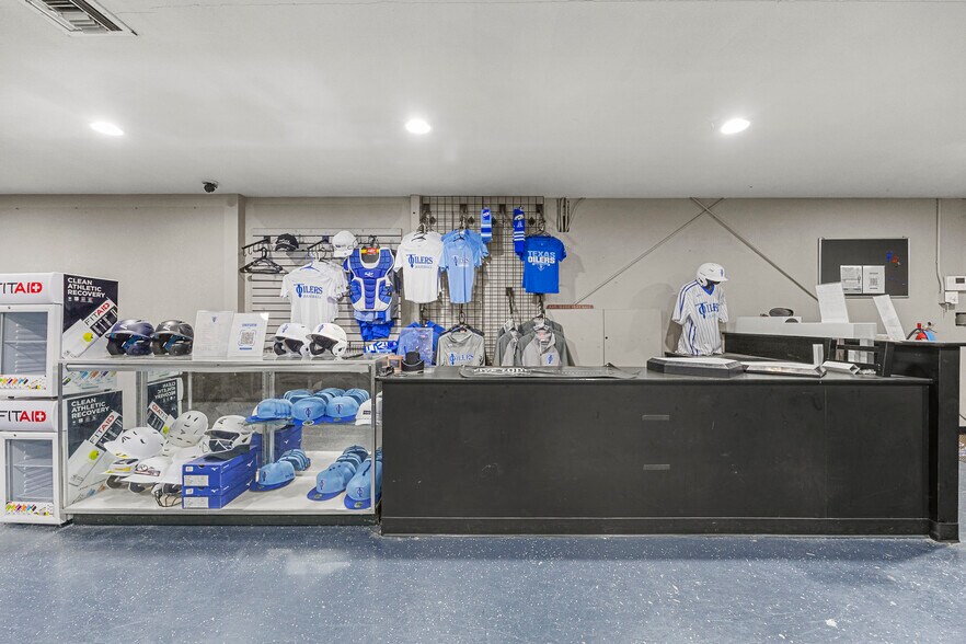 More Photos Of 505 County Line Rd, Rockwall Flex For Sale